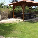 Apartament Zisios *