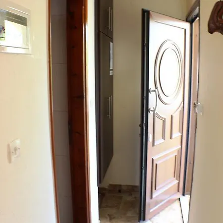 Zisios Apartment *